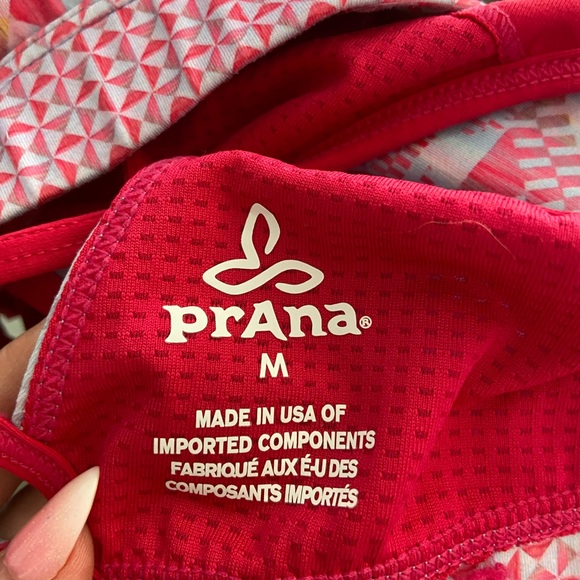 Prana sports bra - size medium 💓💜 - Picture 4 of 4